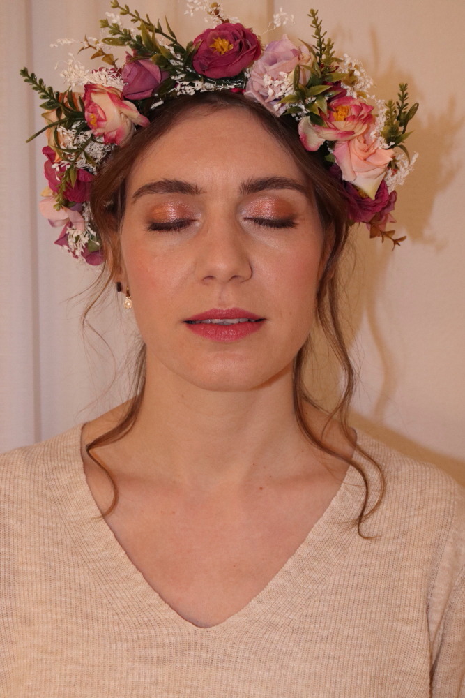 Braut mit Blumenkranz