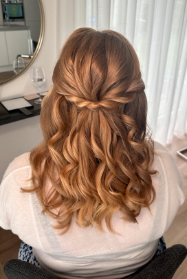 Brautstyling Stuttgart Brautfrisur Locken an braunen Haaren