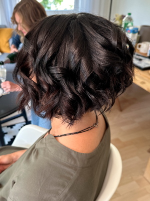 Brautstyling Stuttgart Frisur Bob an dunklen Haaren