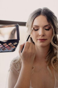 Elegantes Braut-Make-up mit natürlichem Finish für Hochzeiten in Göppingen